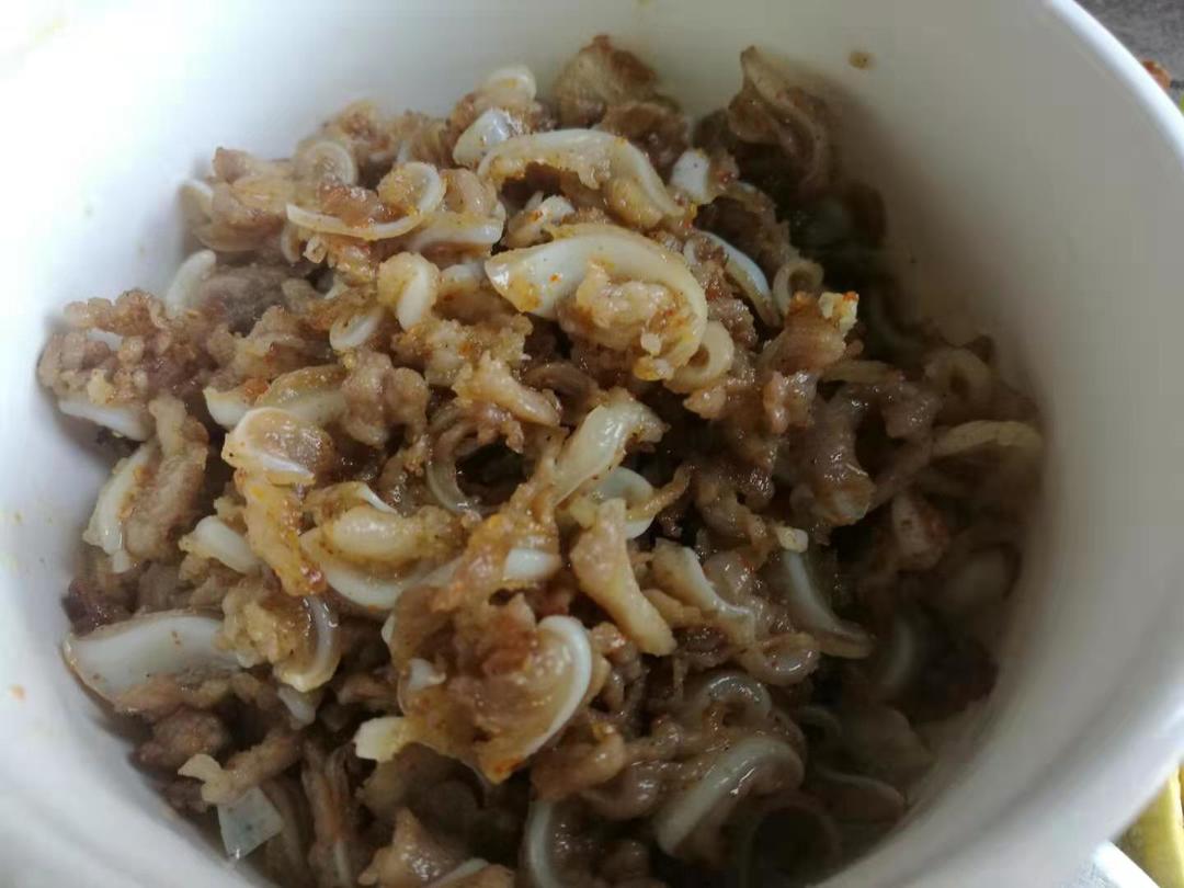 下酒好菜:辣椒炒月亮骨的做法 步骤6