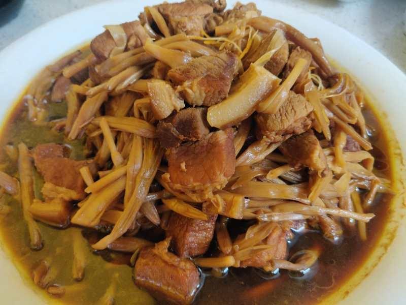 红烧肉烧黄花菜