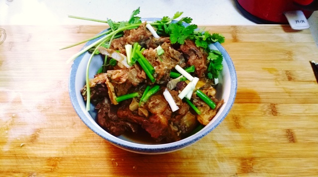 虫丨虫做的秘制羊蝎子火锅