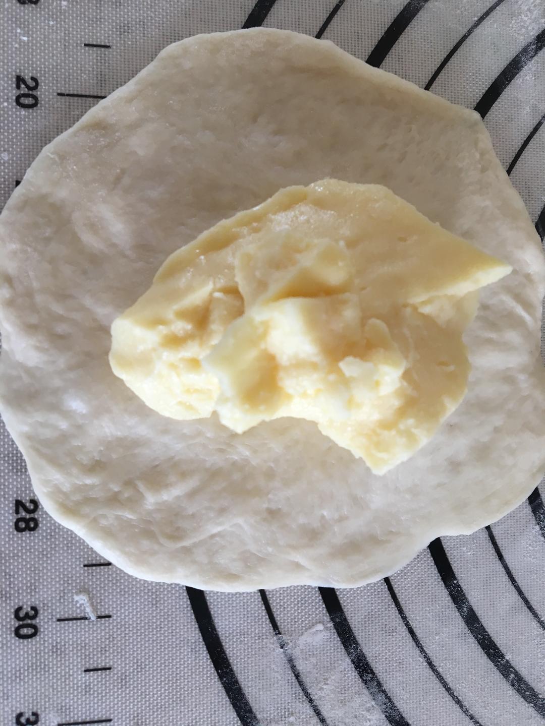 【爆浆卡仕达餐包的做法步骤图，怎么做好吃】啾啾啾啾啾-制作