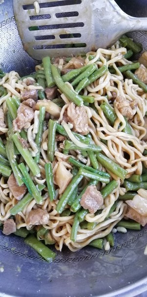 豆角焖面的做法 步骤9