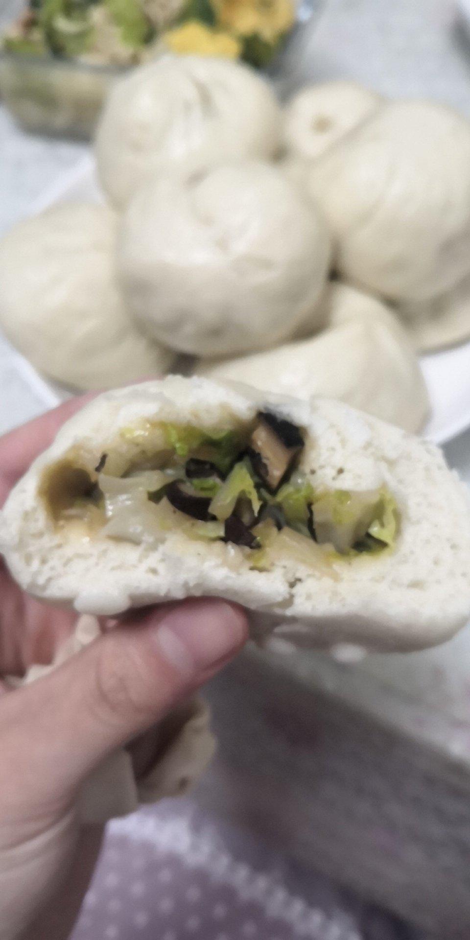 我都爱吃做的香菇菜包