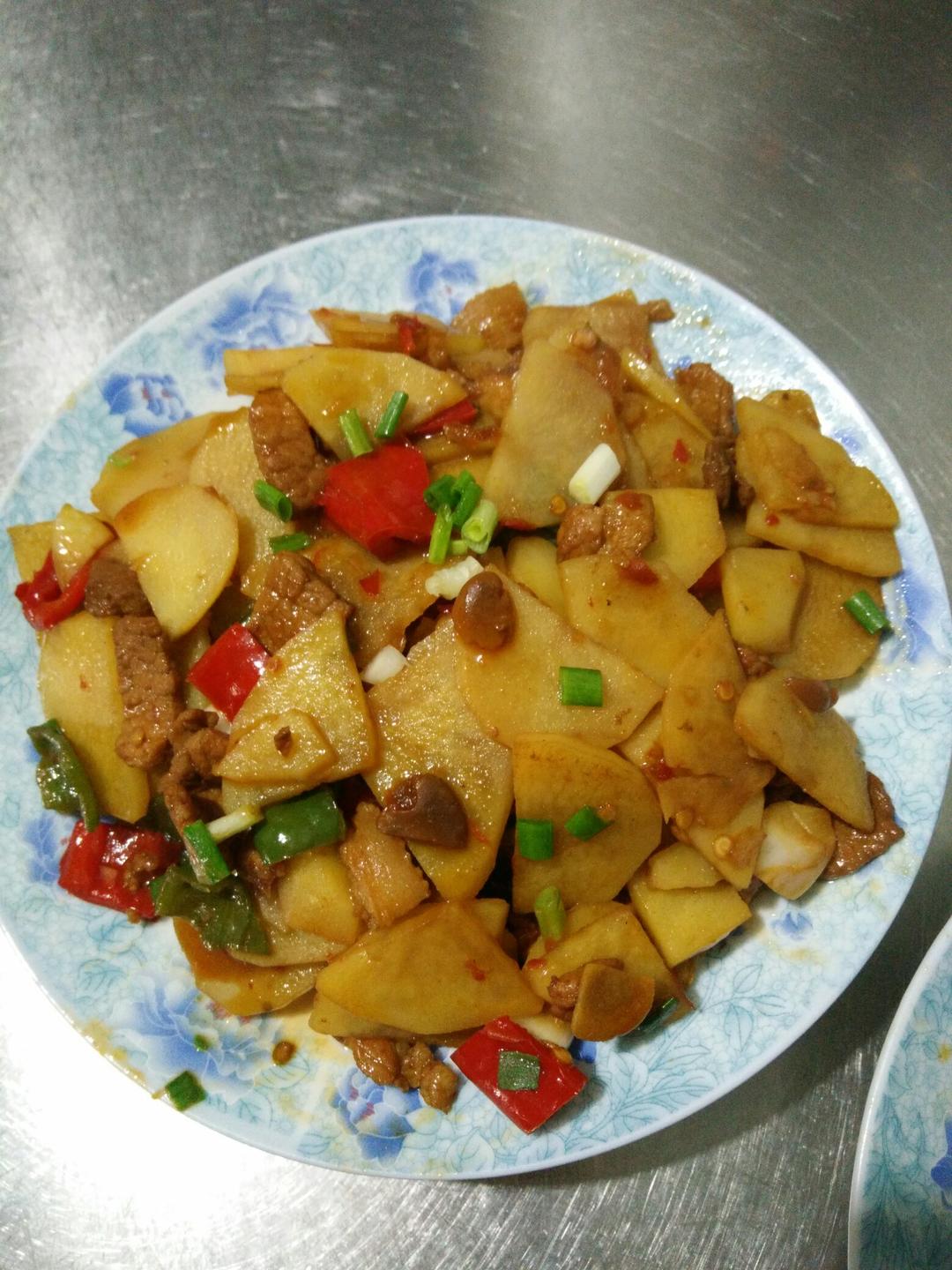 厨艺不照做的土豆片炒肉