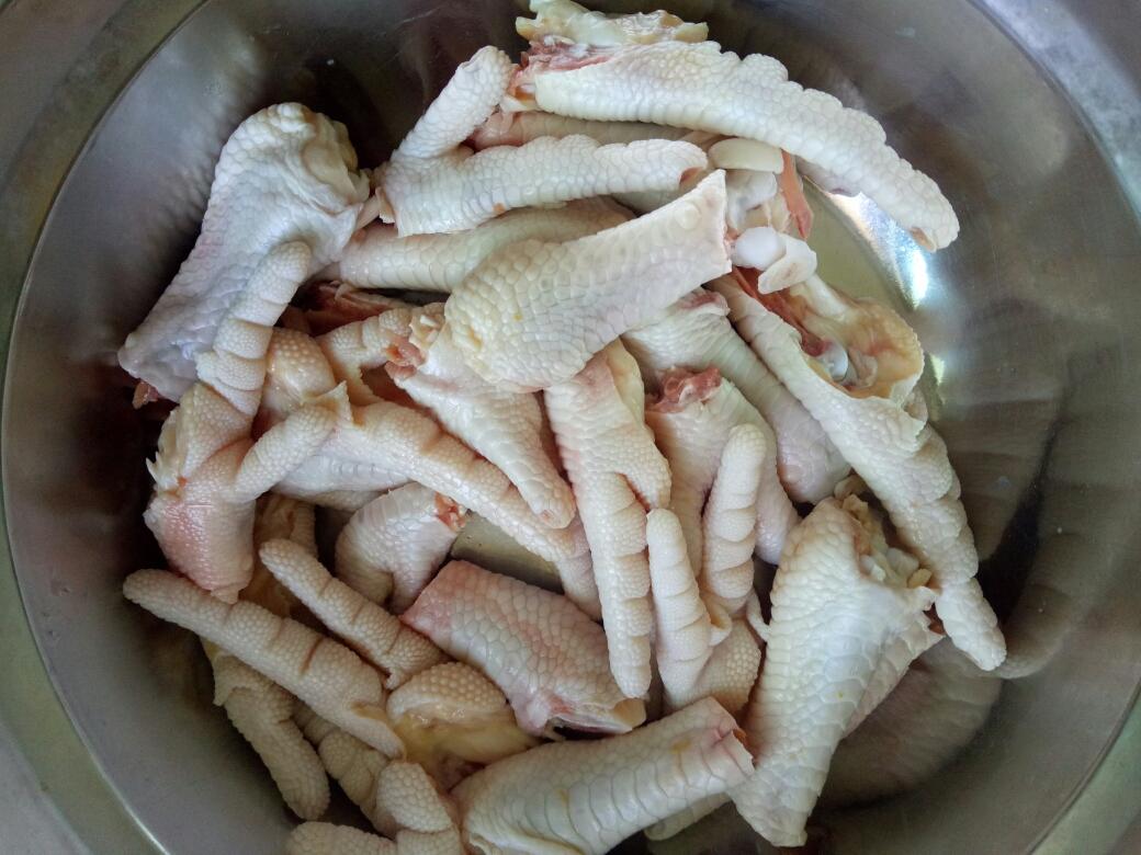 家常鸡爪煲的做法 步骤1