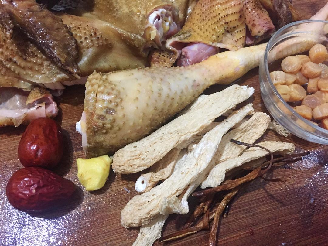 瑶柱黄花炖鸡汤