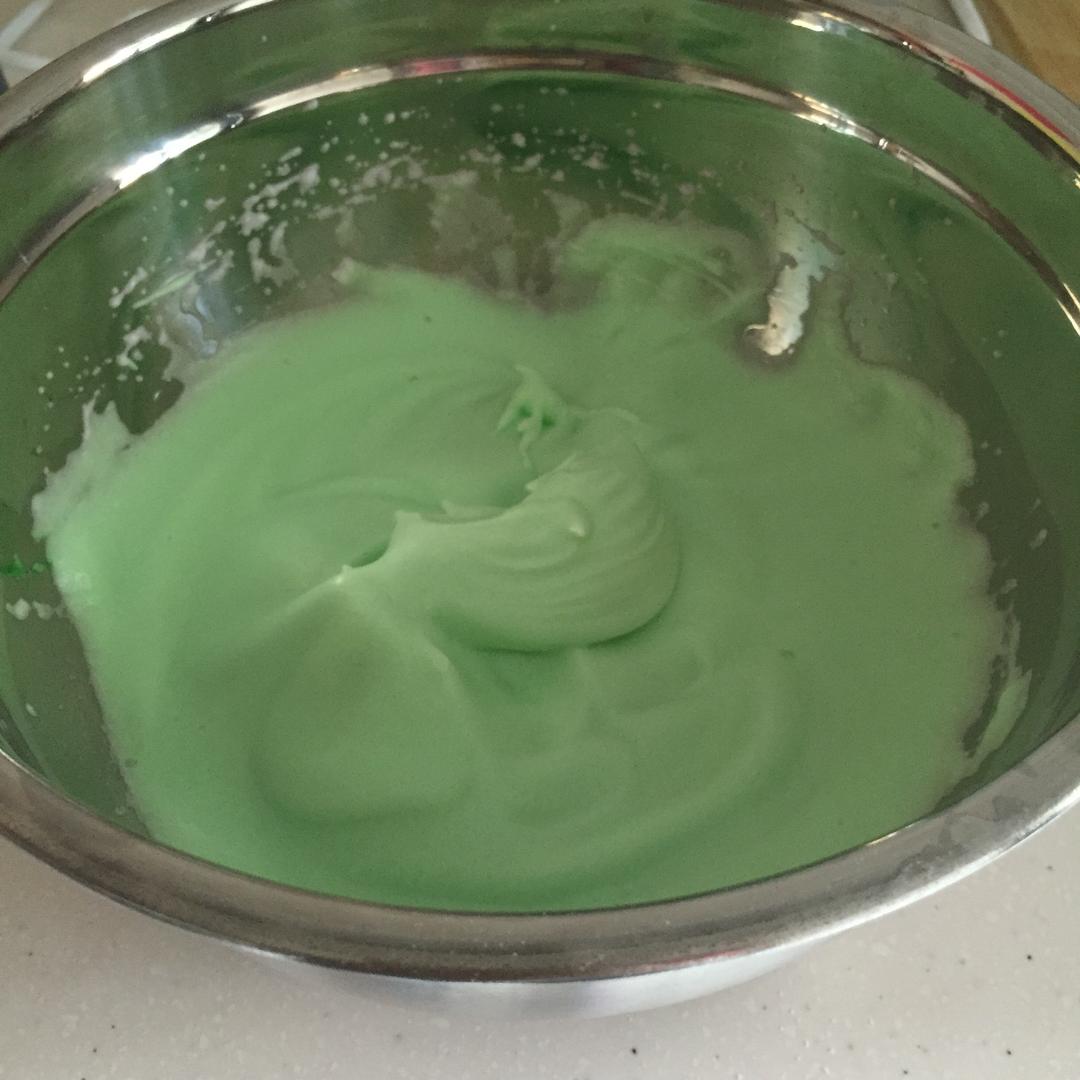 【斑斓椰香奶冻卷的做法步骤图，怎么做好吃】熊猫与四月-制作