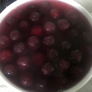 杨梅饮--超简单的夏日饮品的做法 步骤3