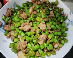 豆角炒肉沫的做法 步骤3