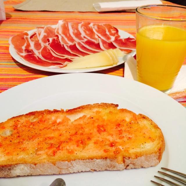 Toast with tomato(西班牙加泰罗尼亚特色食物P