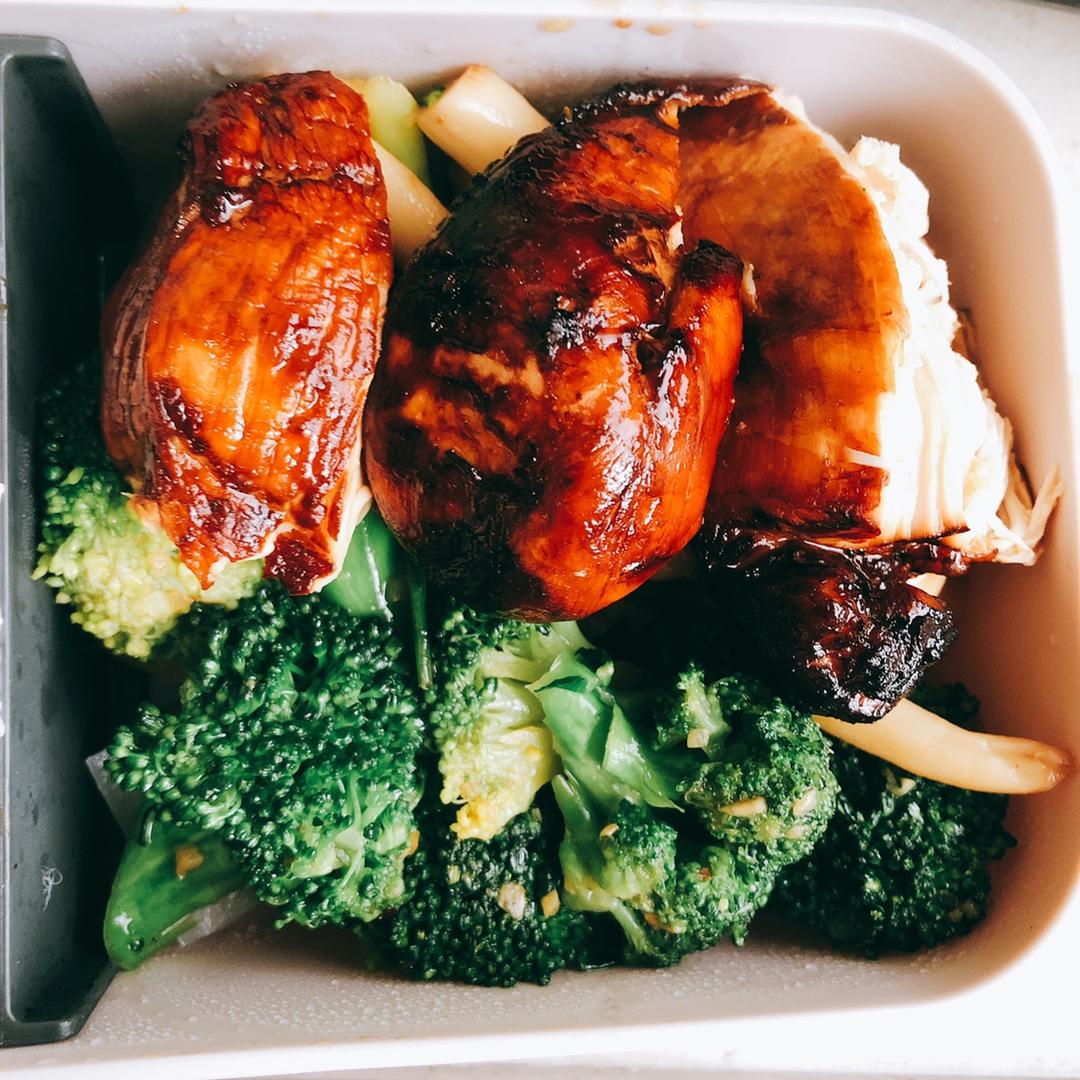 一颗柠檬酸钠盐做的无油煎鸡胸肉(减脂餐必备)