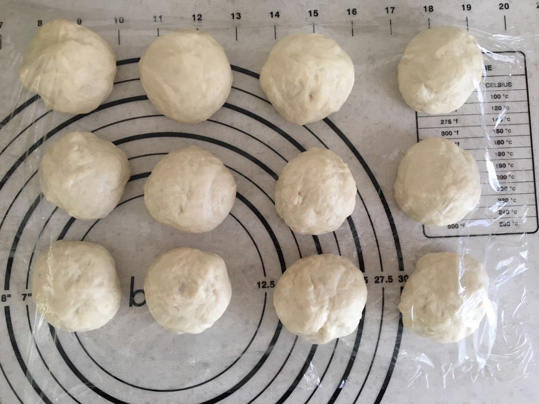 【爆浆卡仕达餐包的做法步骤图，怎么做好吃】啾啾啾啾啾-制作