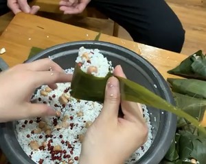 包粽子(蜜枣红豆花生白米)的做法 步骤8