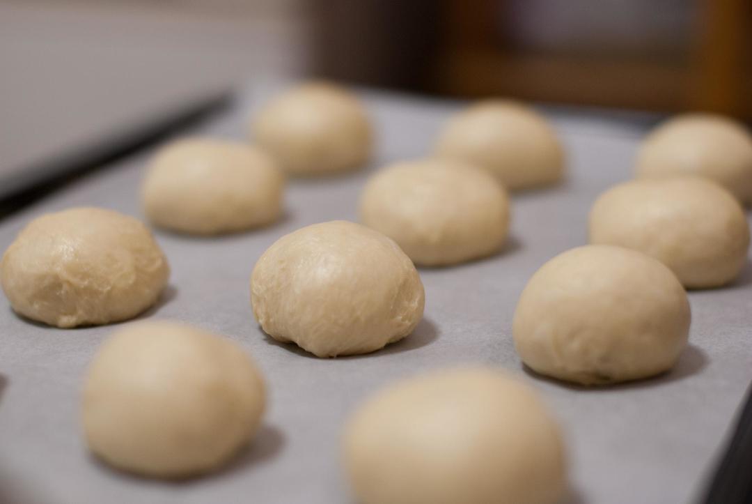 【超松软你想不到的小餐包做法!楼主失败无数次血泪史终得独家秘方!的做法步骤图】流水落花一家-制作