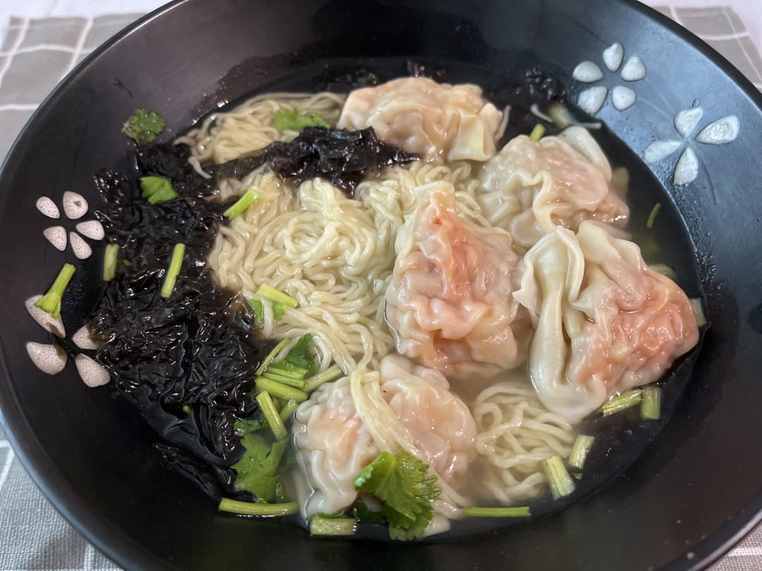 【煮碗十元的云吞面的做法步骤图,怎么做好吃】翡翠蝉