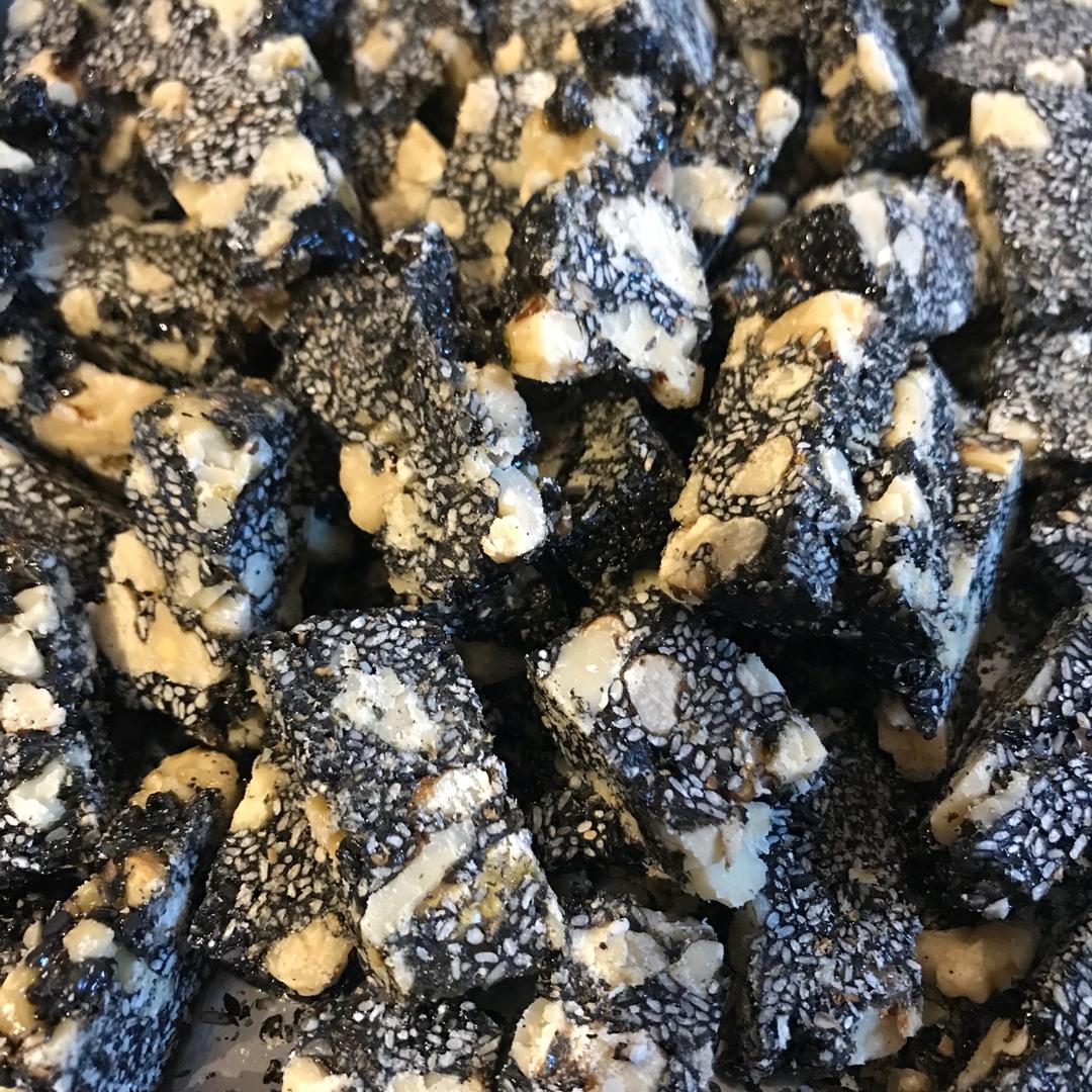 冰彬树做的黑芝麻核桃糖
