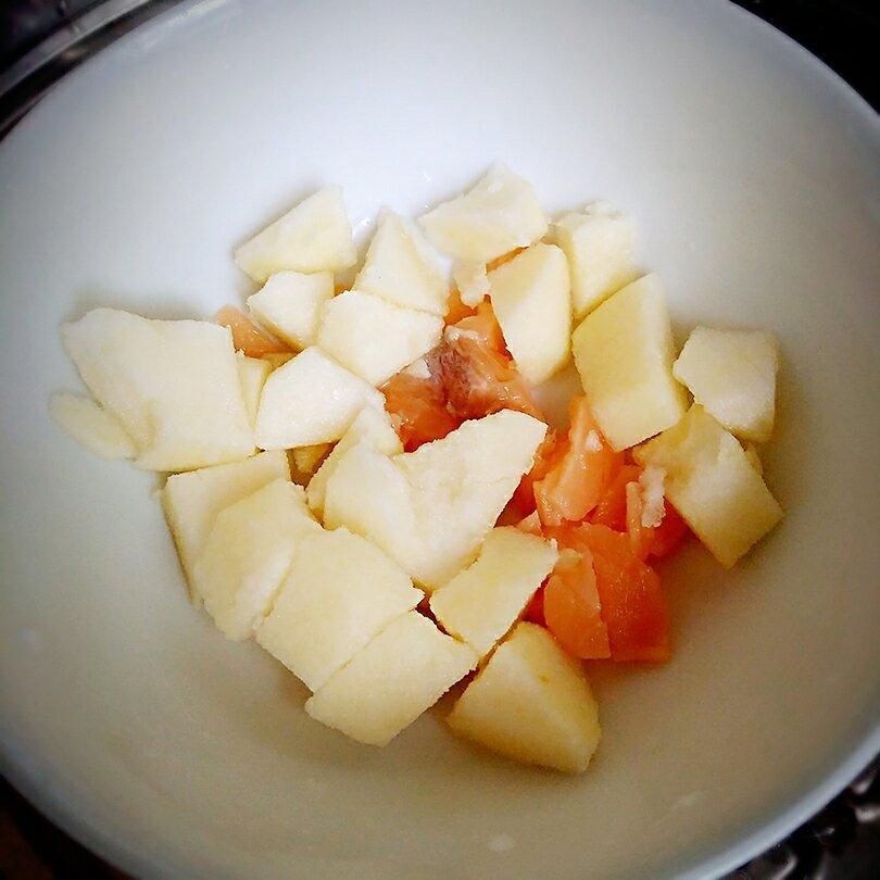 婴儿辅食之三文鱼苹果米粥