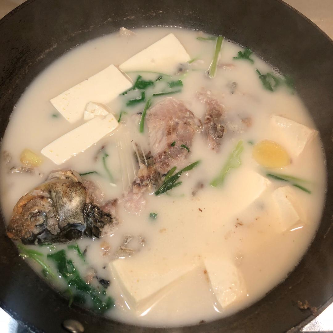 【鲫鱼豆腐汤的做法步骤图,鲫鱼豆腐汤怎么做好吃】果