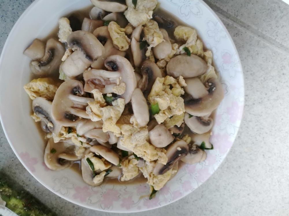 2人做过这道菜青铜d厨娘用料鸡蛋2个蘑菇11个葱2根盐少许鸡精少许油1