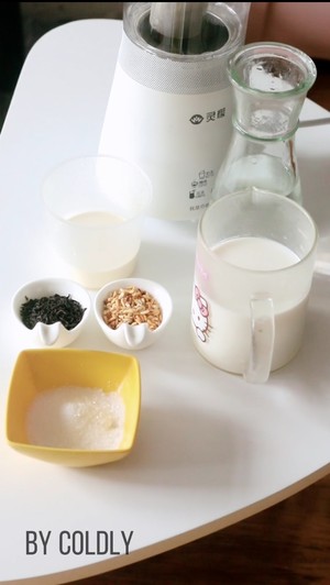炎炎夏日不可或缺的饮料——炒米珍珠奶茶的做法 步骤1
