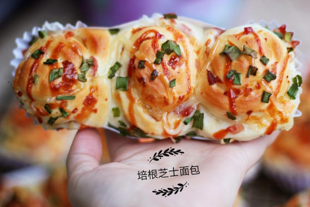 锐妈小白做的ukoeo高比克制作-香葱培根芝士面包