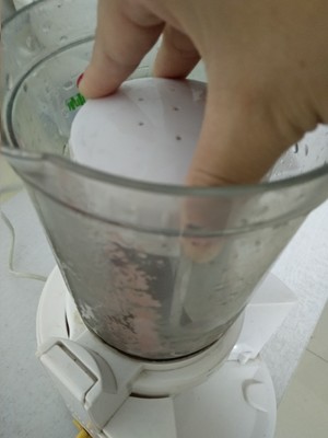 鲜榨纯西瓜汁的做法 步骤3