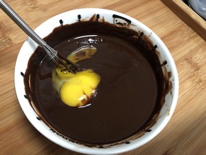 简化版熊谷裕子巧克力蛋糕的做法 步骤5