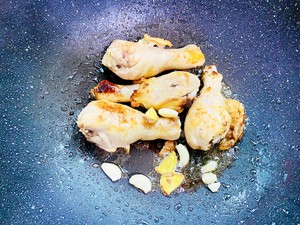 土豆鸡腿砂锅煲的做法 步骤6