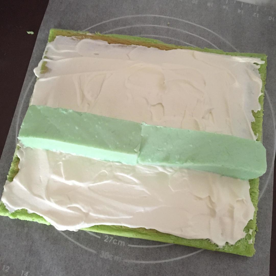 【斑斓椰香奶冻卷的做法步骤图，怎么做好吃】熊猫与四月-制作