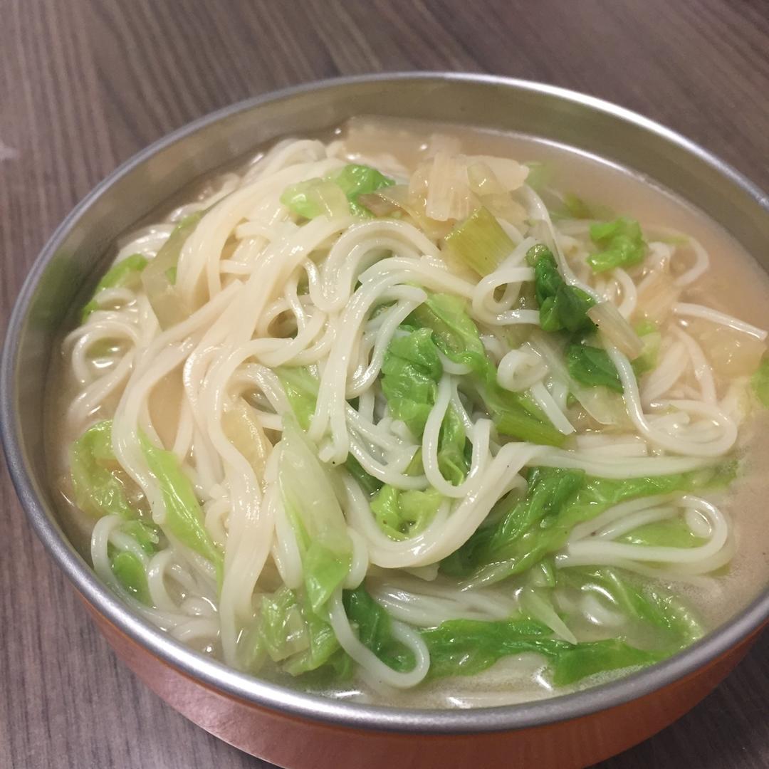 蓝色弧线-做的素白菜面条