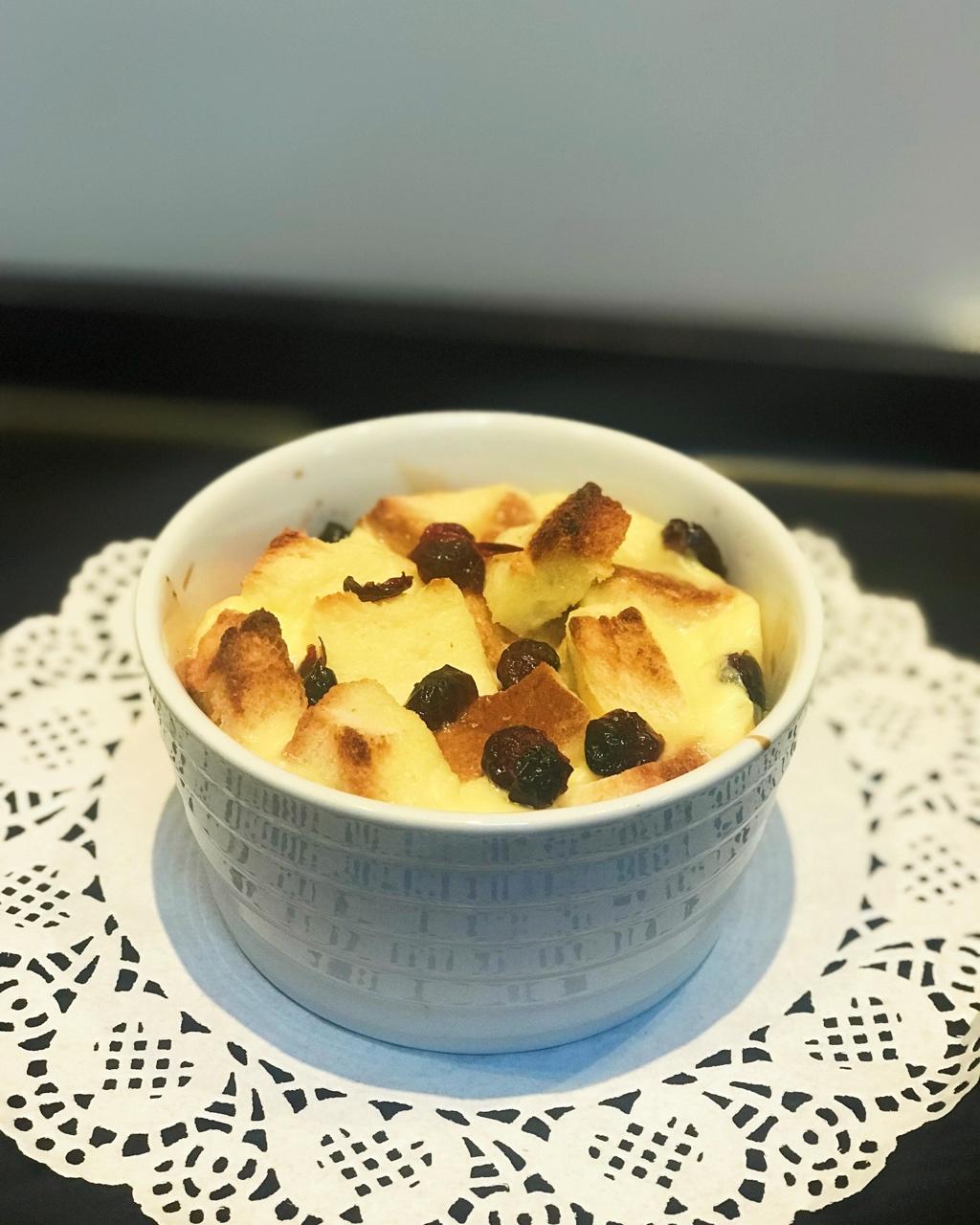 爱美的阿香婆做的菠萝葡萄干面包布丁