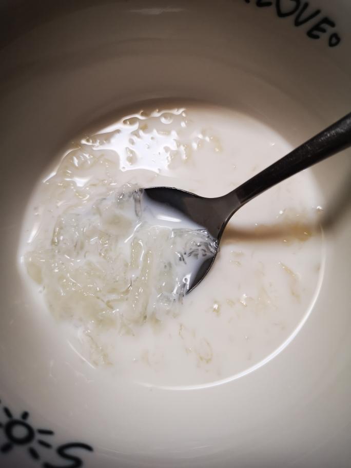 鲜奶炖燕窝