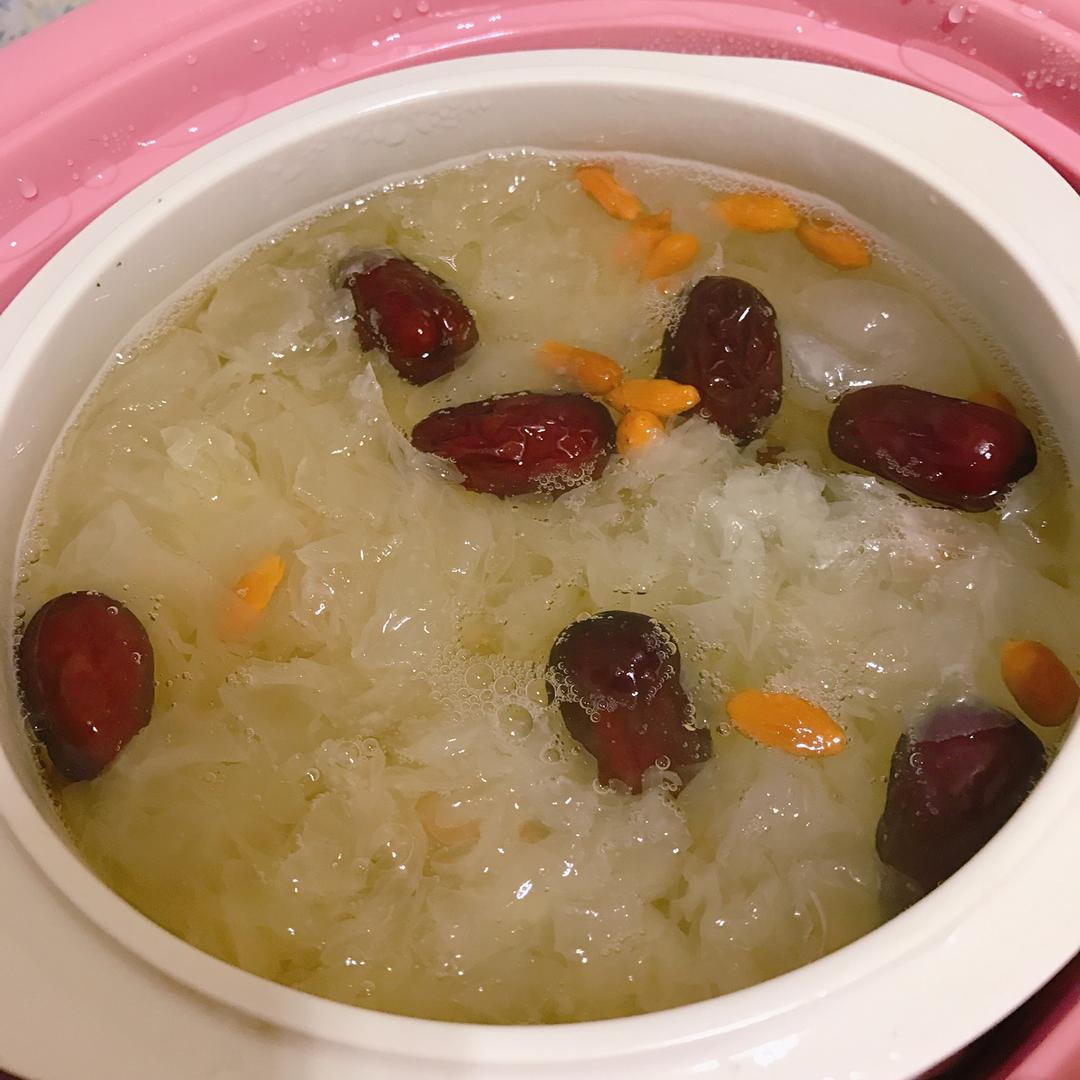 小番茄呀么做的银耳汤