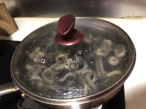 爆炒小泥鳅的做法 步骤1
