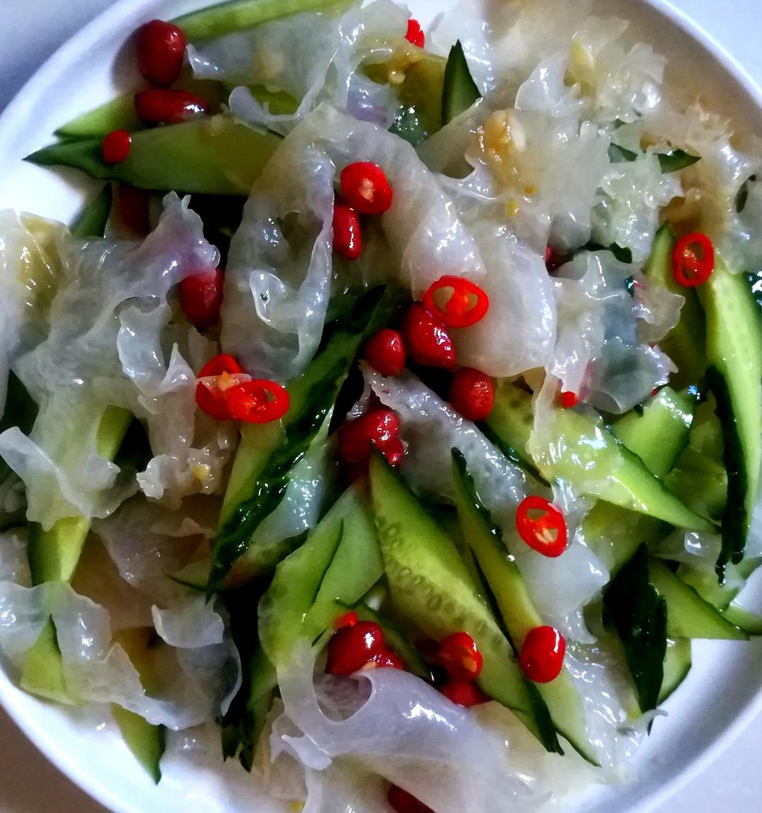夏日的爽口菜(银耳拌黄瓜)的做法