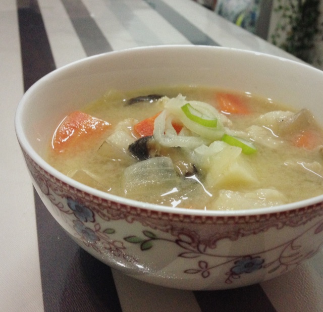 特蕾西菜做的猪肉味增汤……深夜食堂