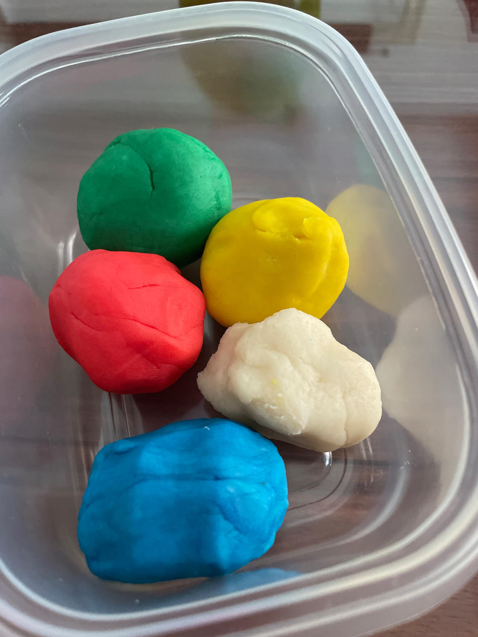 小简儿_做的用面粉自制橡皮泥,2块钱搞定一大包