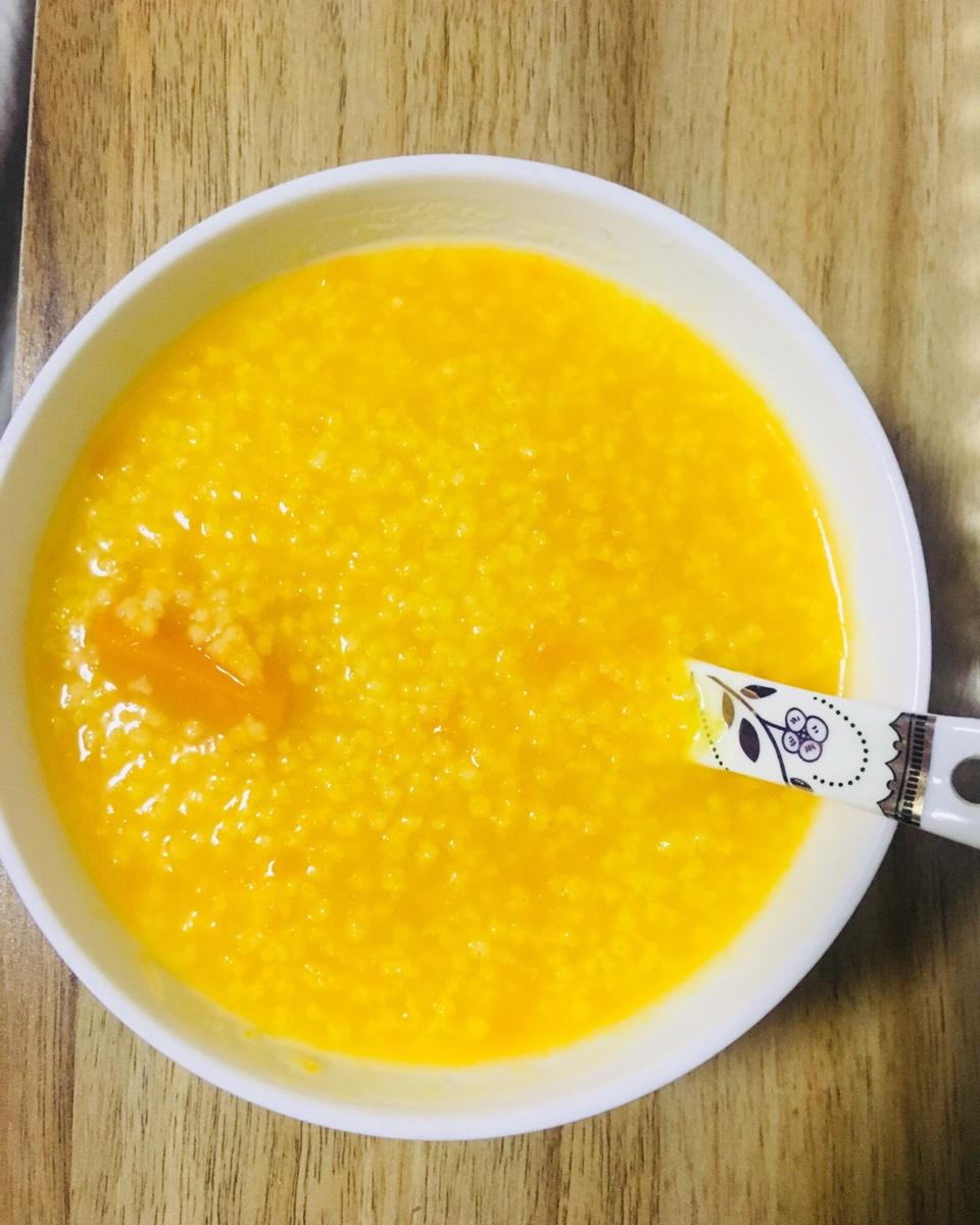 洮梓做的电饭煲版南瓜小米粥