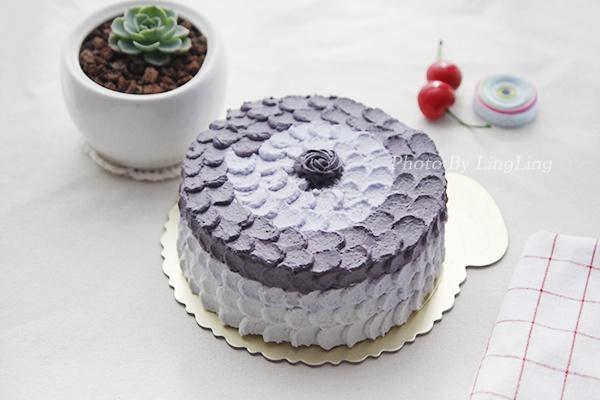 渐变奶油裱花生日蛋糕
