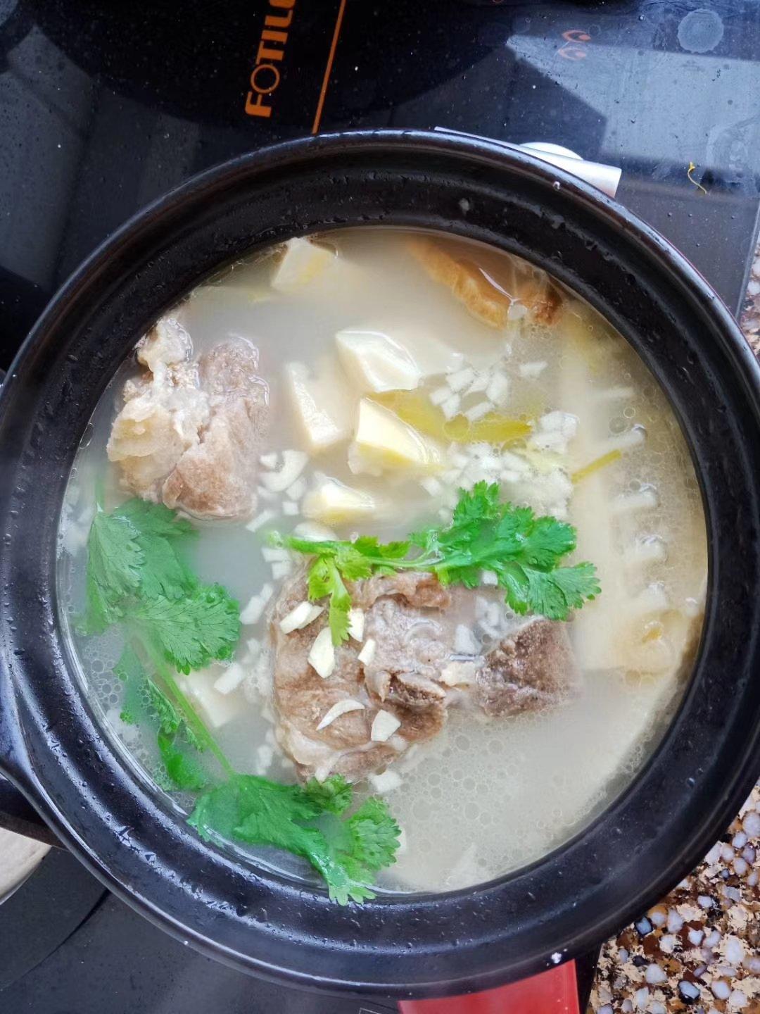 水是醒来的冰-444555做的竹笋排骨清汤