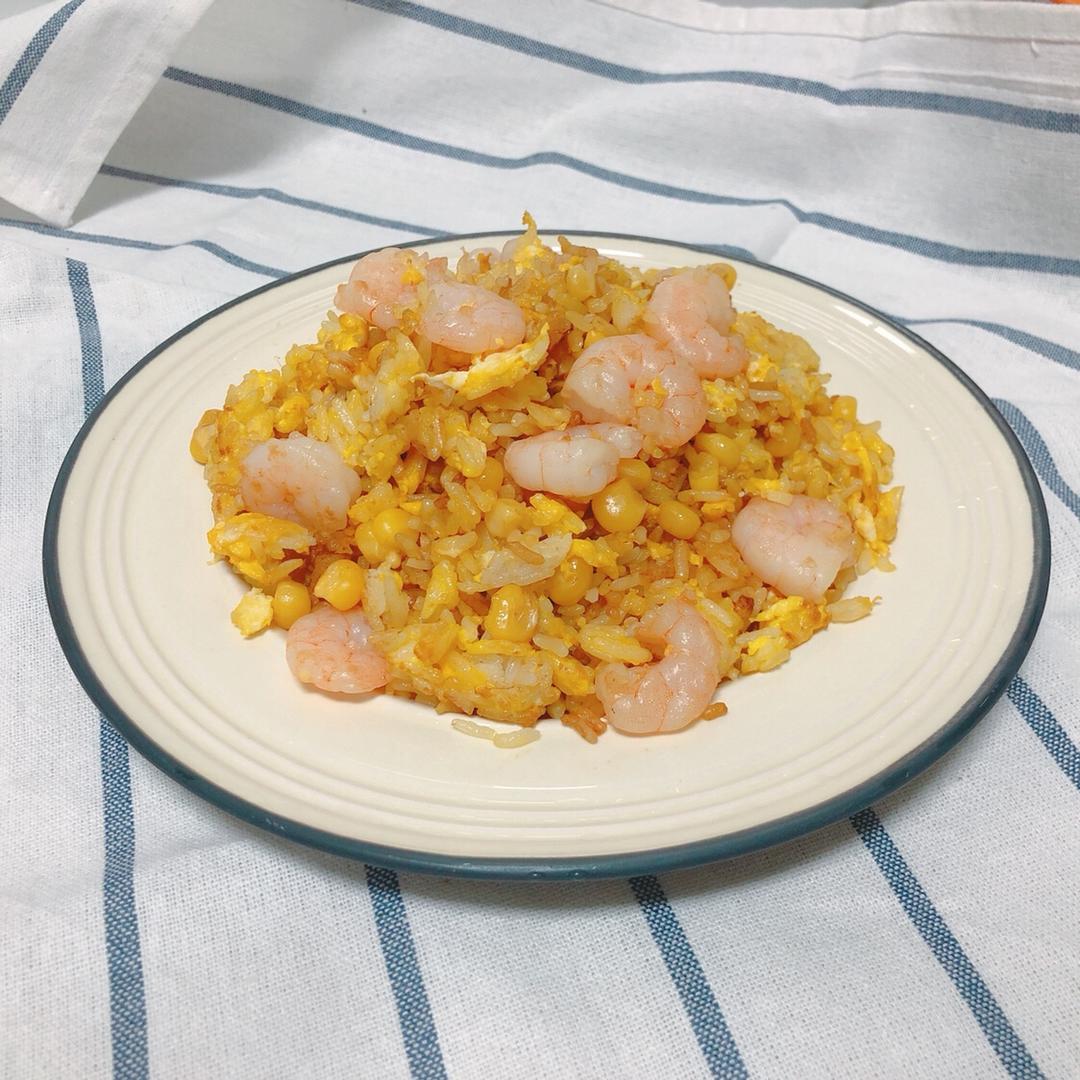 咔呛咔呛阿吴酱做的黄金虾仁炒饭