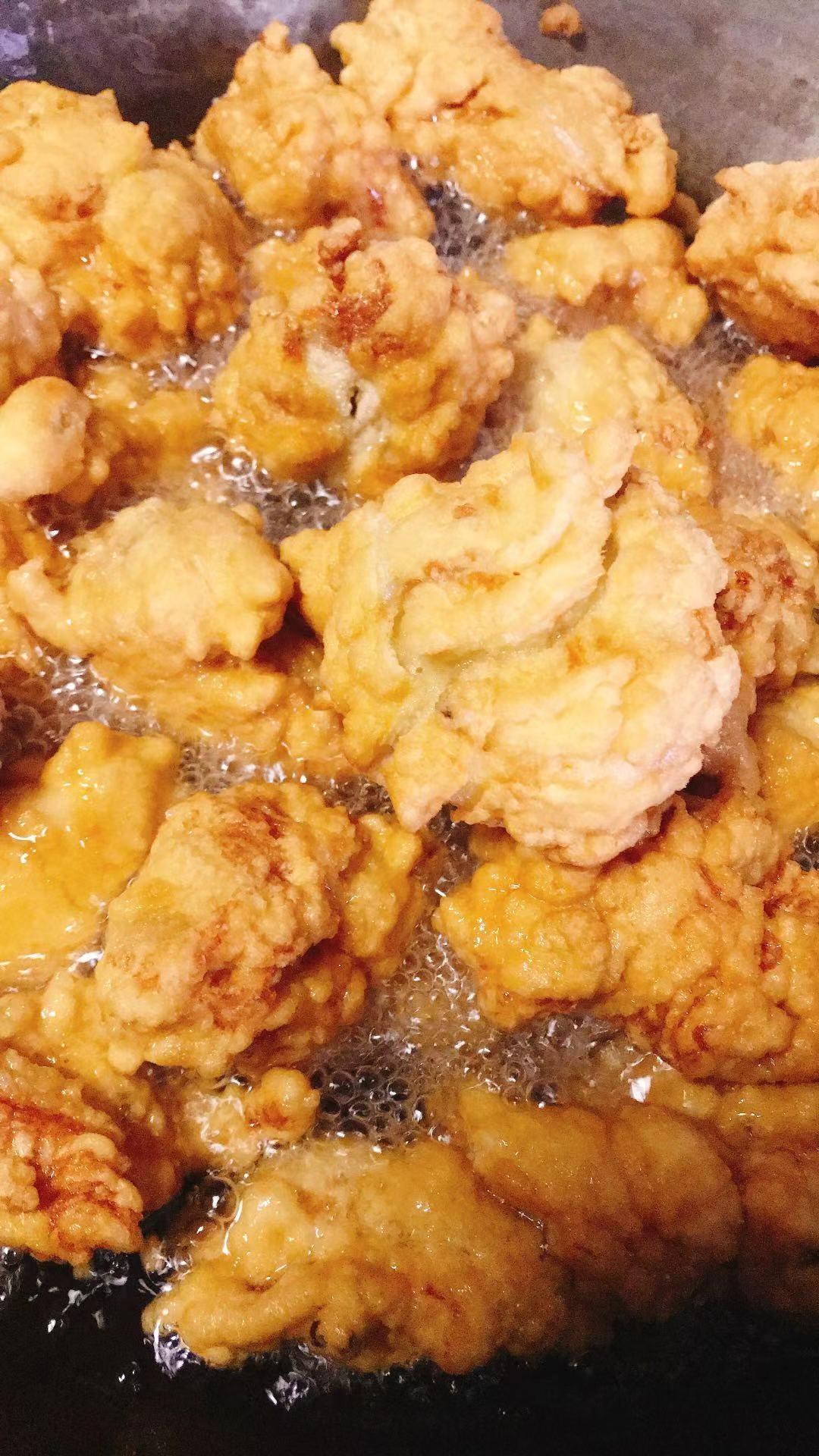 家常菜 炸酥肉加一物,不要一滴水,肉才真的酥 五花肉去皮,切长条
