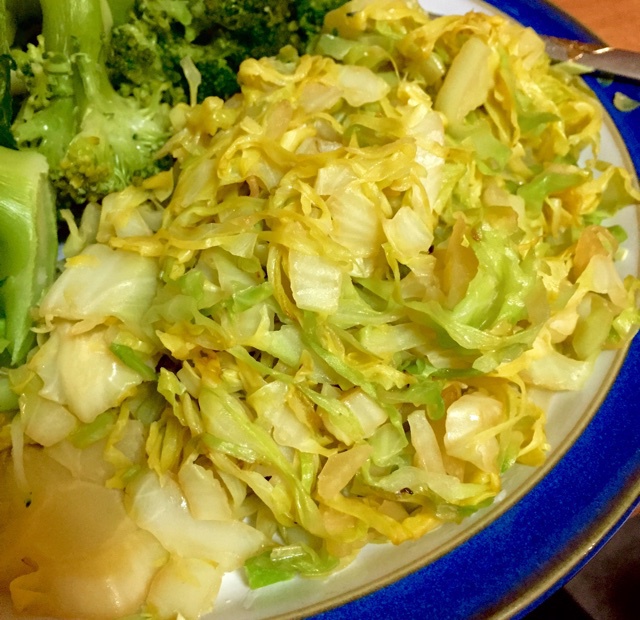 木木木森森做的炒甜心菜(sweetheart cabbage)