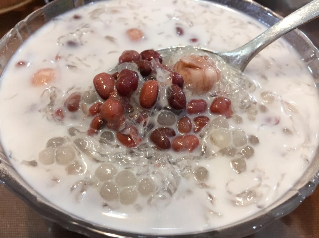 玥熙妈咪做的红豆椰汁西米露