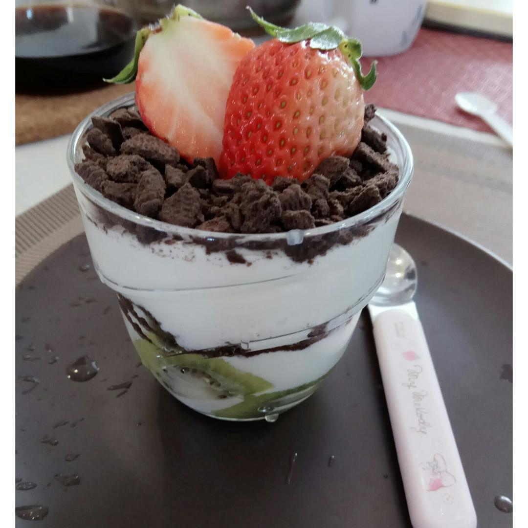 宝宝璐0816做的奥利奥草莓酸奶杯