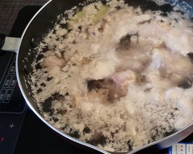 土豆炖鸡肉