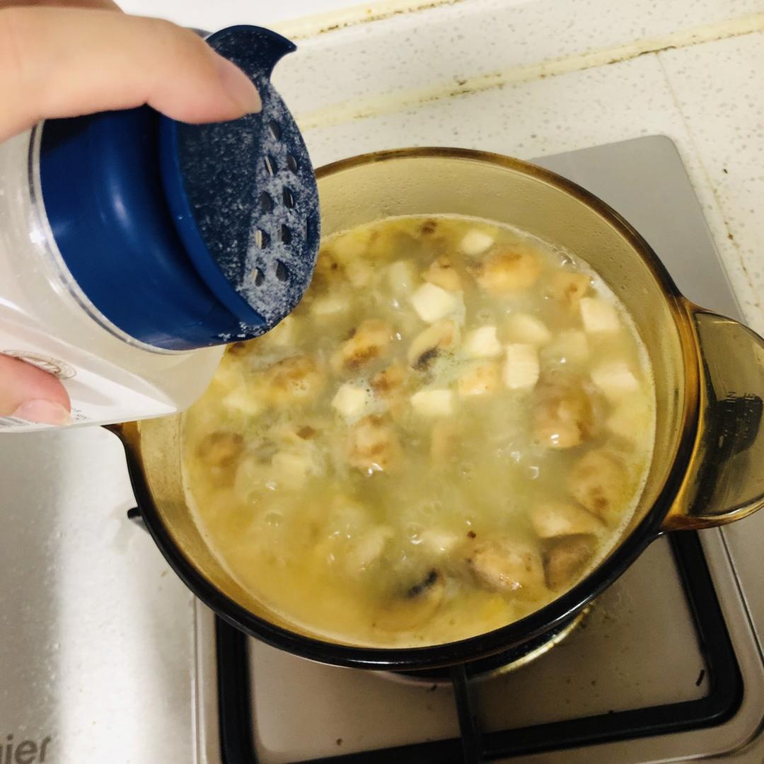 炒鸡简单的奶香鸡肉蘑菇浓汤