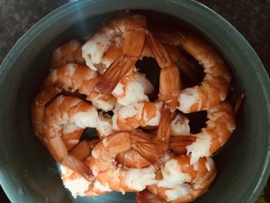 柠檬百香果基围虾的做法 步骤3
