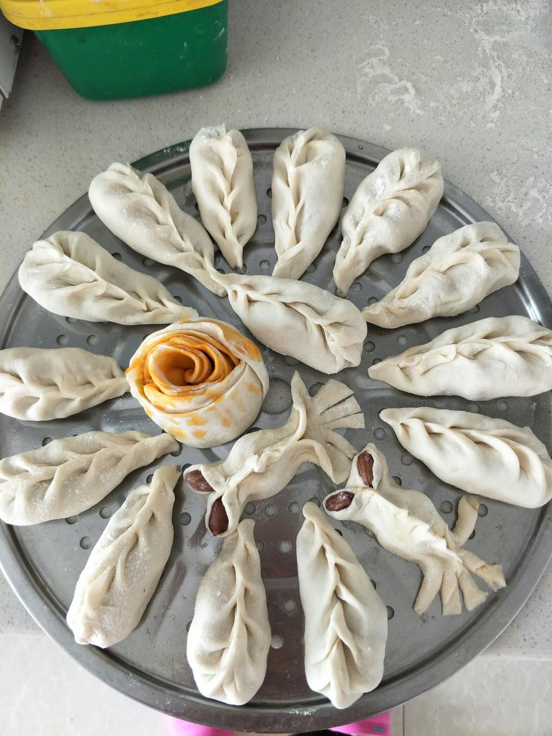 敏 做的玫瑰花饺子