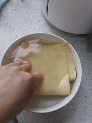 解压神器:oo烤豆皮的做法 步骤1