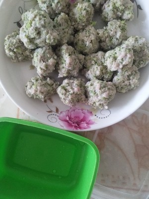 西兰花肉丸子(九个月宝宝辅食)